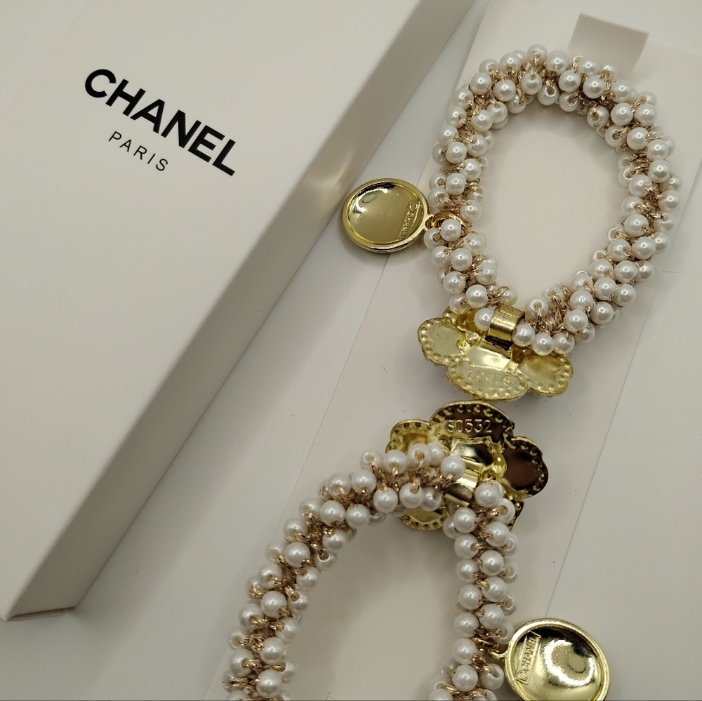 🆕Chanel Gold and My Pearl Head Bands SELLING THIS SET SEPARATELY - Picture 2 of 3